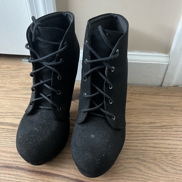 Soda Tie Heels - Picture 2 of 4